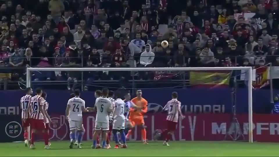 前教练：库普梅纳斯能很好地适应三中卫，斯帕莱蒂非常了解他