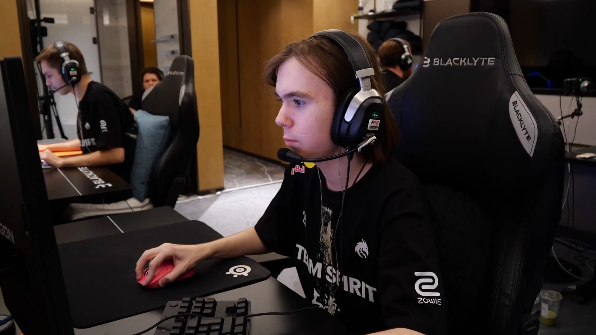 站位更加紧 站位更加紧