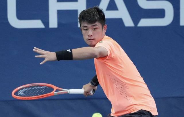 电视机前 电视机前